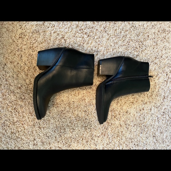 Madden Girl Black Ankle Boots - Picture 4 of 7